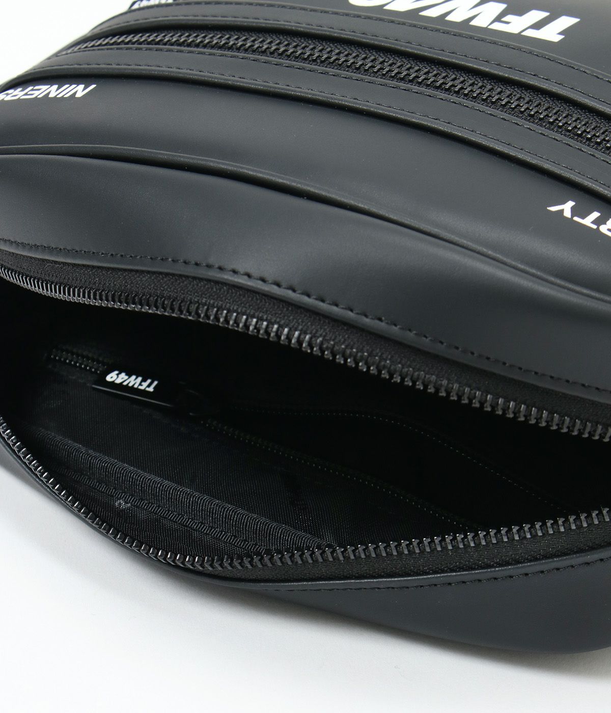 LEATHER SHOULDER BAG | TFW49（ティーエフダブリュー）Official EC Store