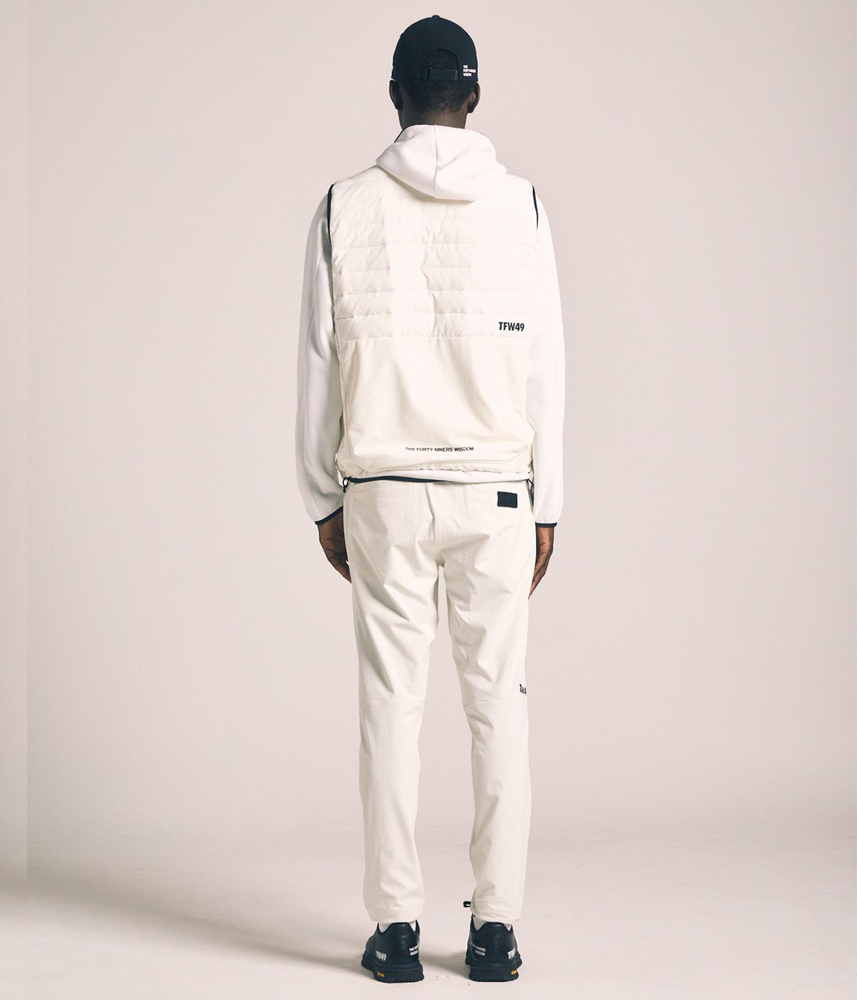 SHIELD WARMER COLLARLESS VEST | TFW49（ティーエフダブリュー