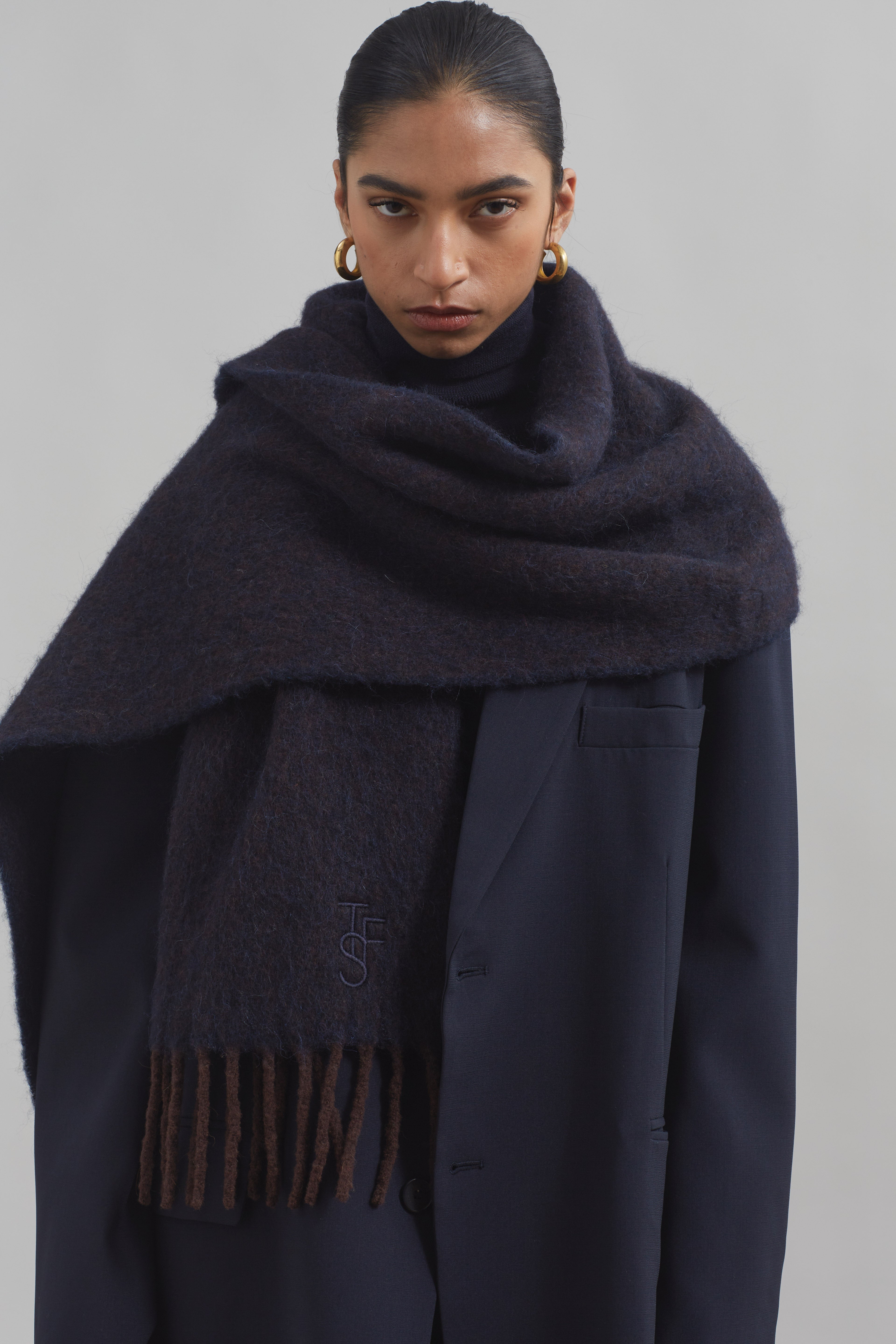 Etta Wool Scarf - Navy – The Frankie Shop