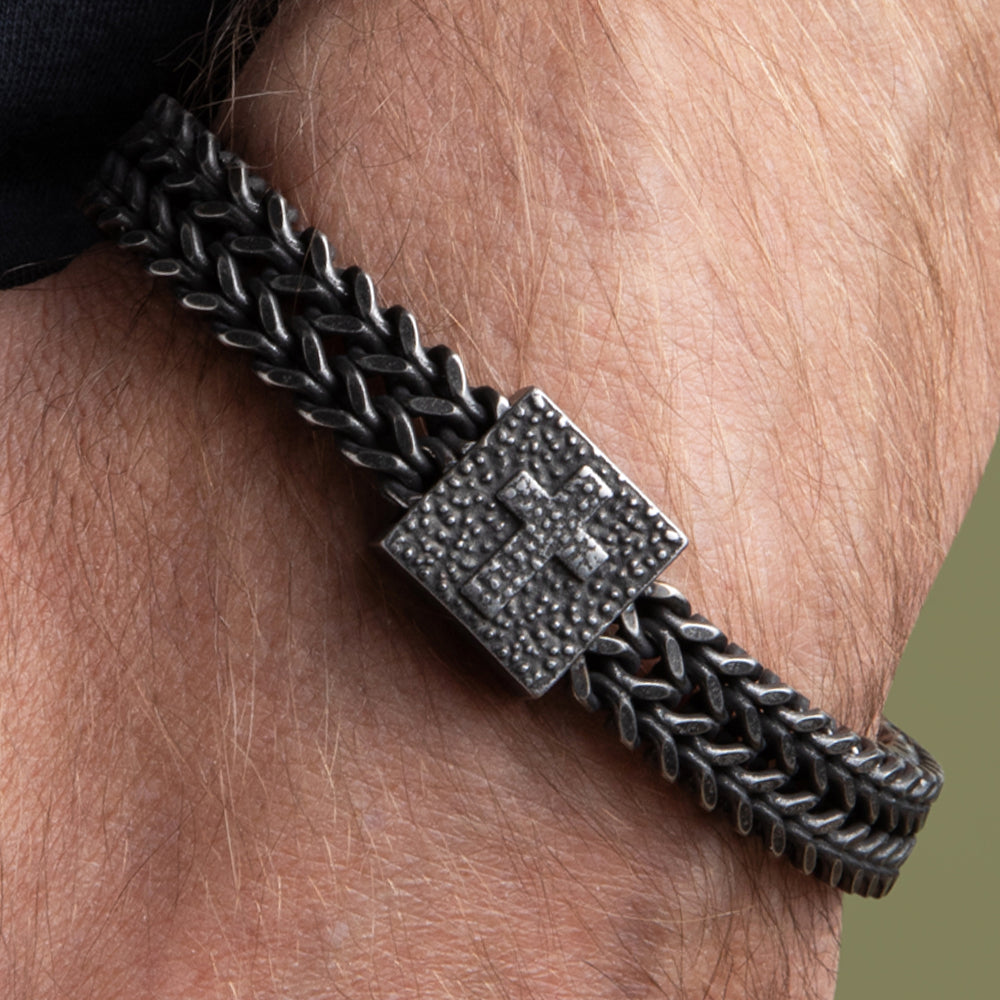The Guardian's Oath Cross Link Bracelet: Helps Pair Veterans With