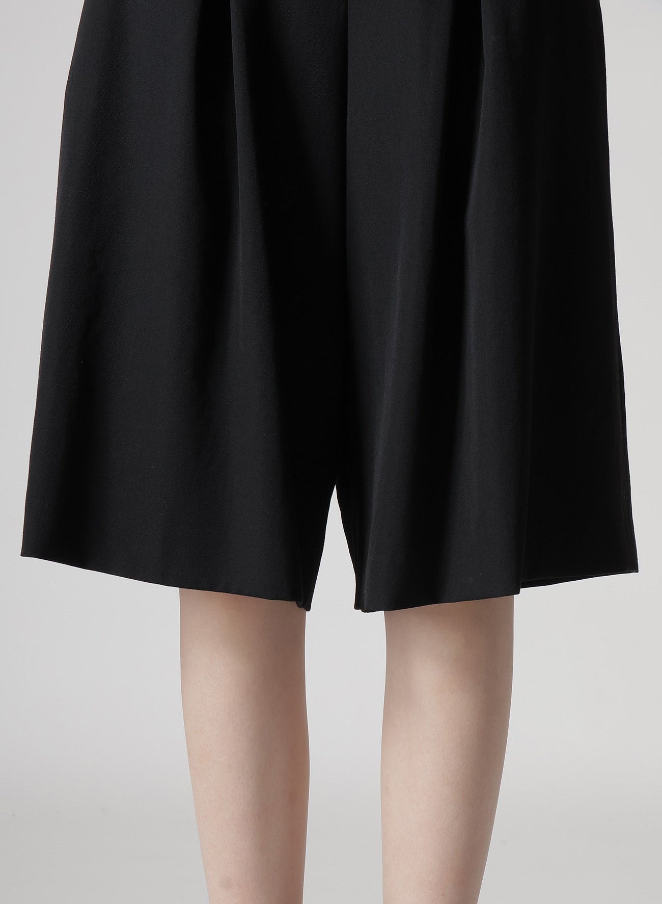 WOOL GABARDINE ZIP TUCKED SHORT PANTS – THE SHOP YOHJI YAMAMOTO