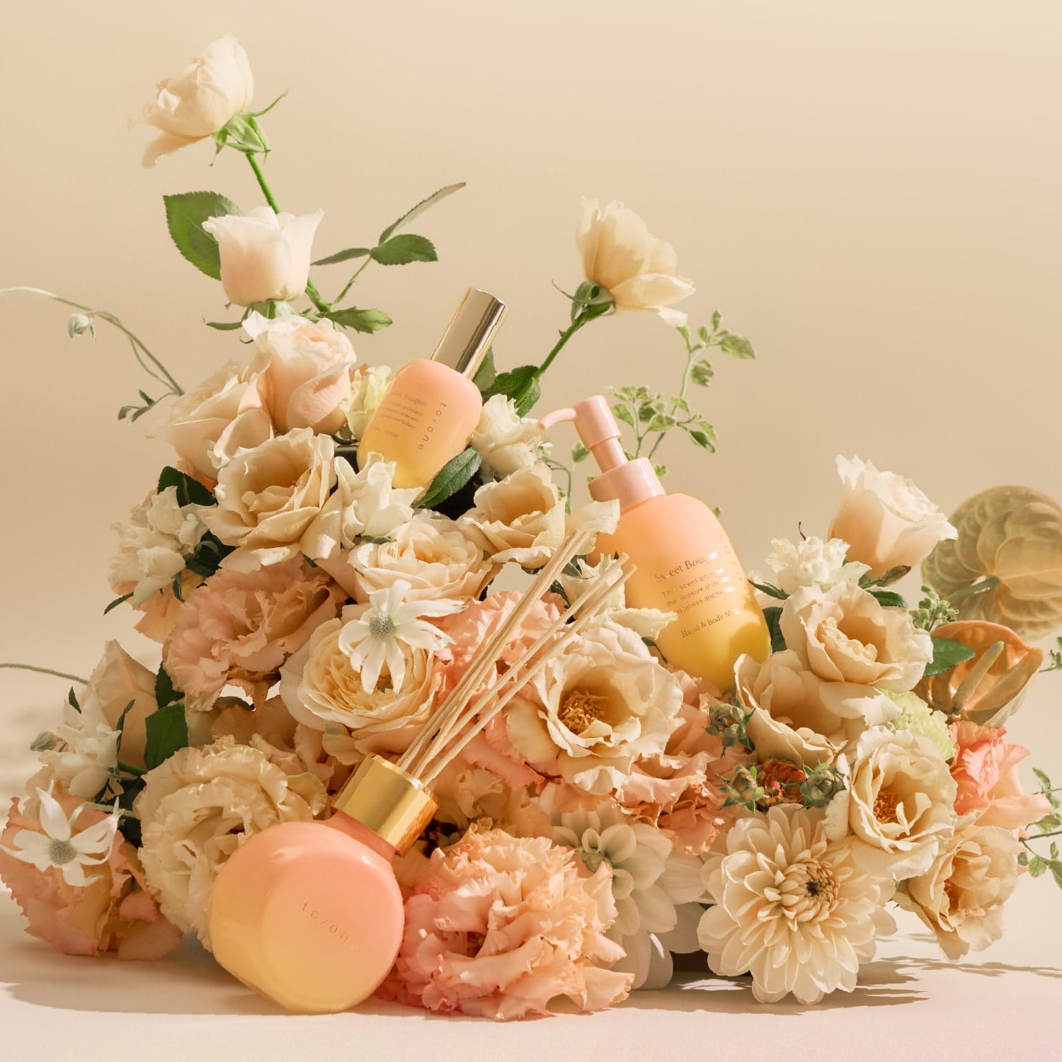 to/one】スウィート ブーケ ハンド＆ボディミルク ｜｜Cosme Kitchen