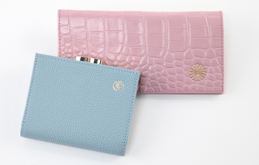 大バズり中】皇居でしか買えない“本革の皇居財布”を実際に購入してきた