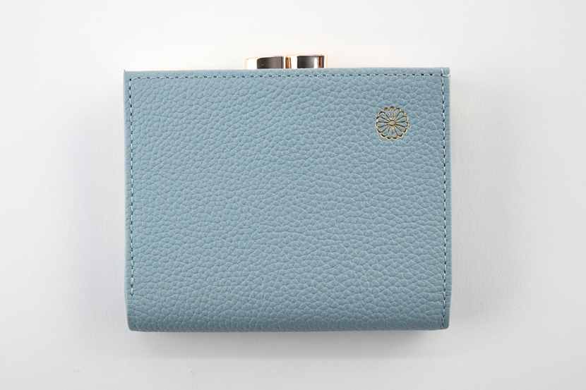 大バズり中】皇居でしか買えない“本革の皇居財布”を実際に購入してきた