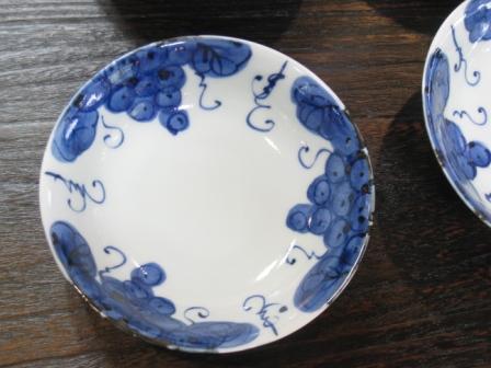 有田焼 其泉窯 染付手描きぶどう文 浅鉢揃 - 土岐陶器本店