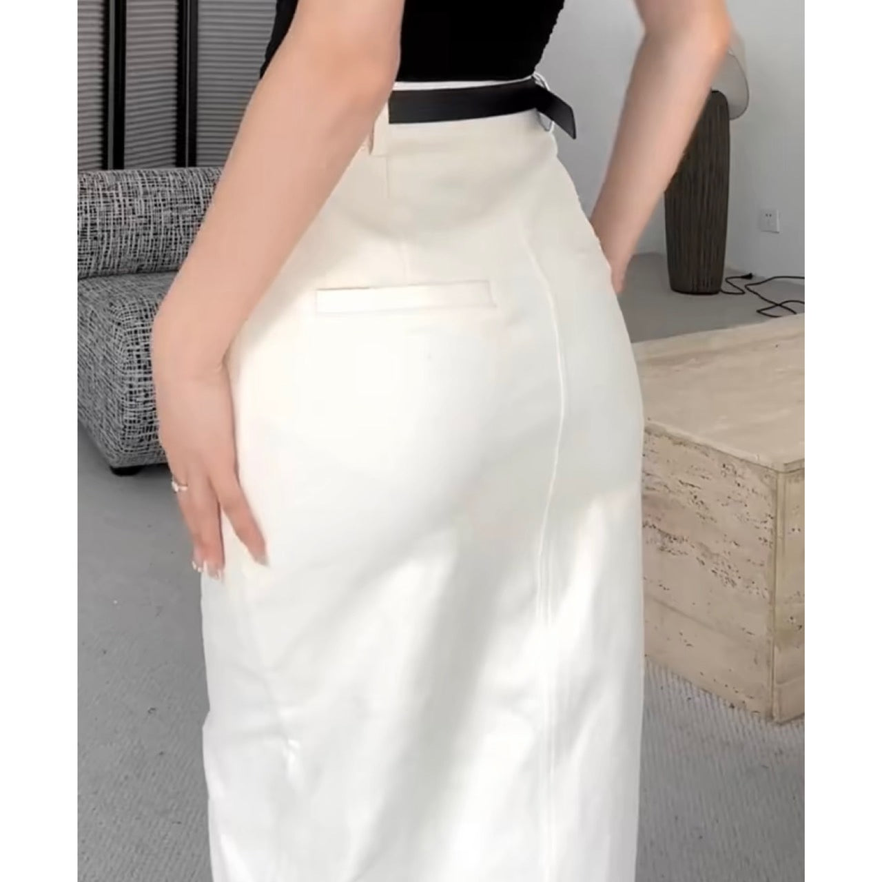 センタースリットナロースカート – TORUGATO