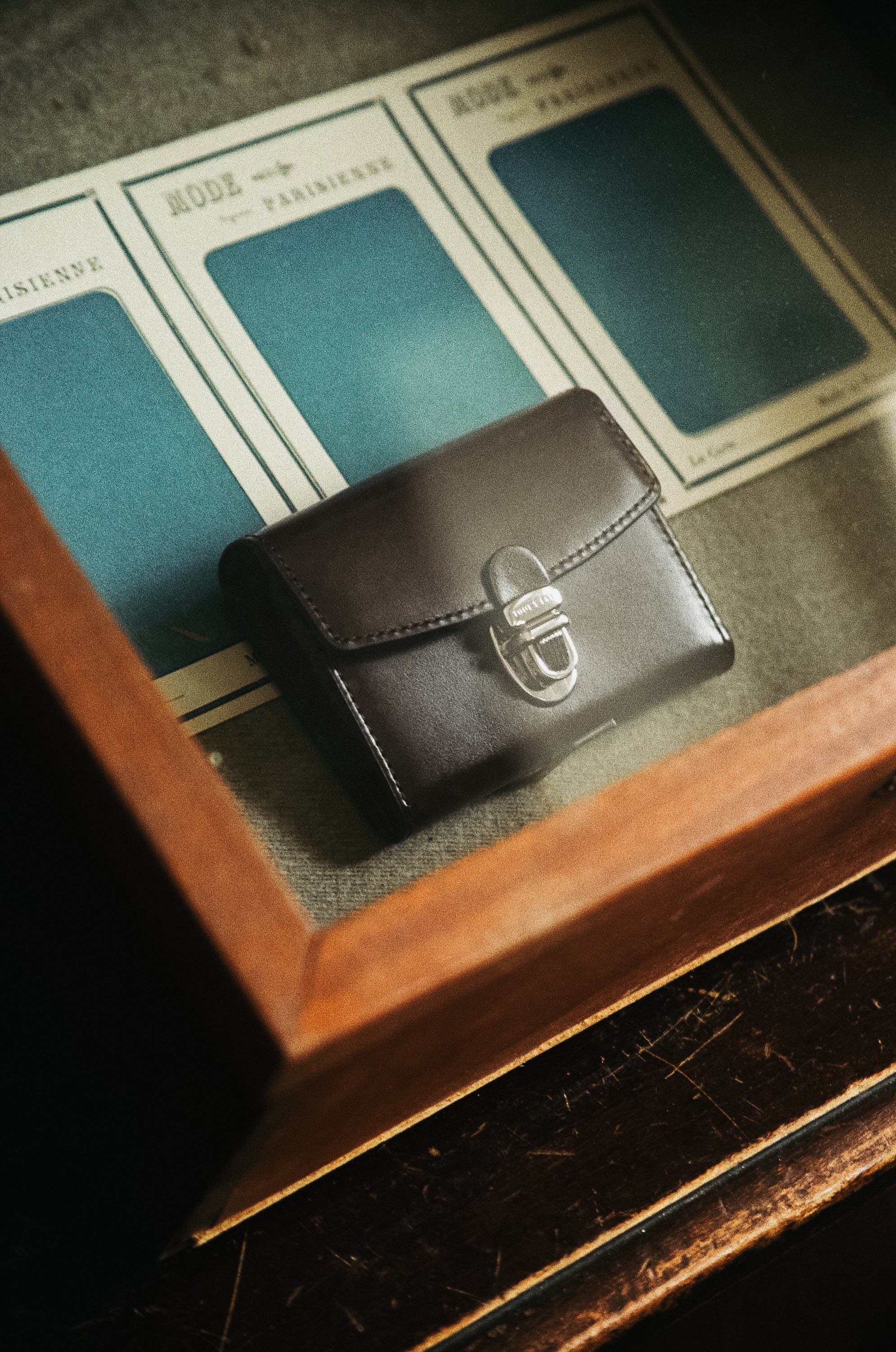 PORTE CARTES LOQUET BLACK – TOUT Y EST JP