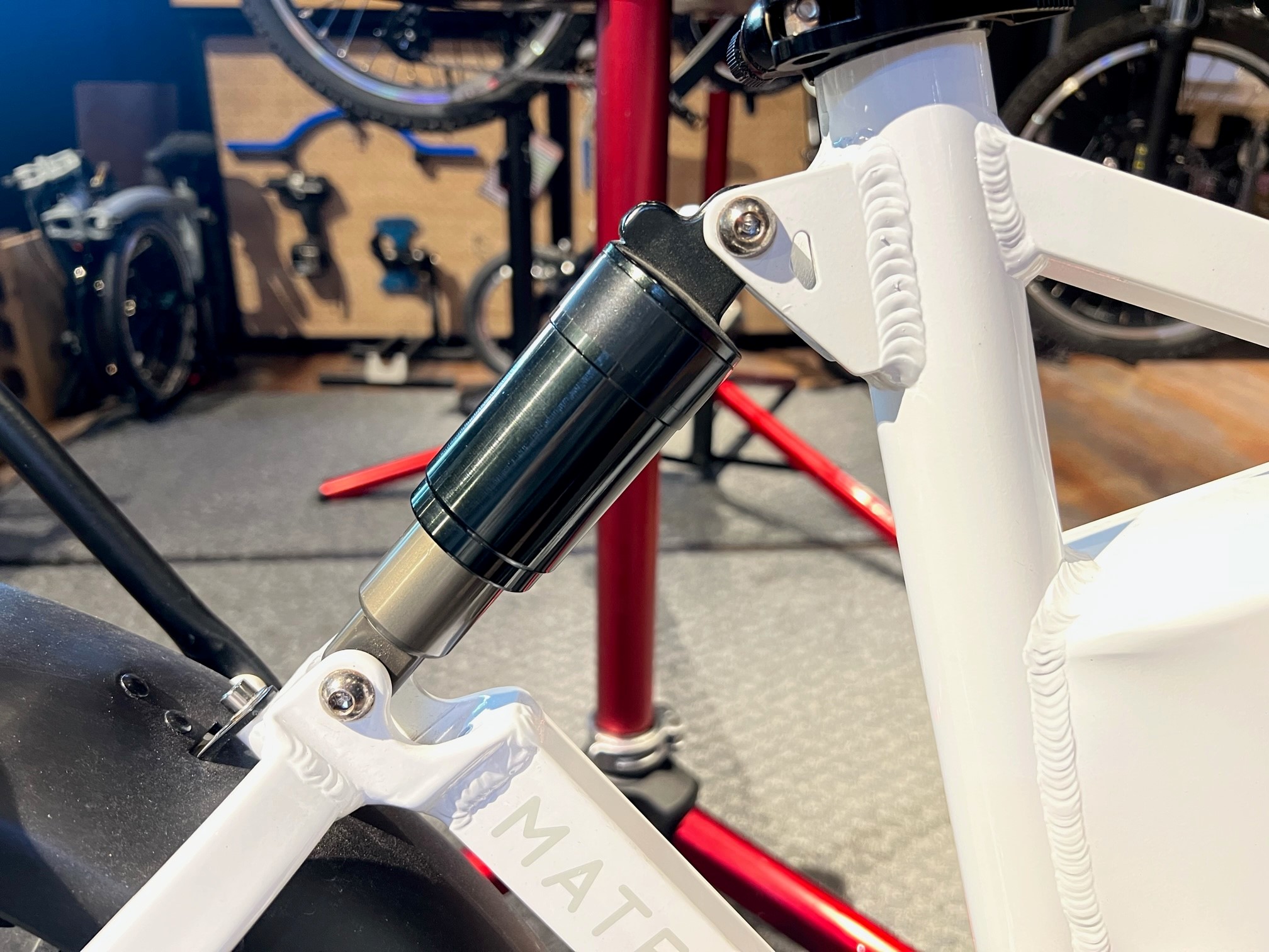 別格の快適性！MATE X リアサスペンションカスタム！！ | トイ