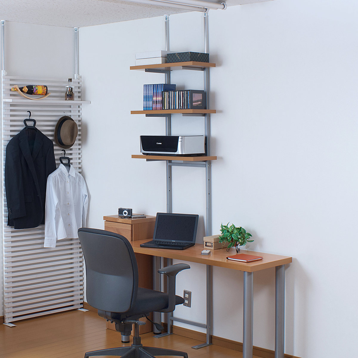 楽天市場】突っ張り 壁面収納ラック 幅60cm 棚板3枚 日本製