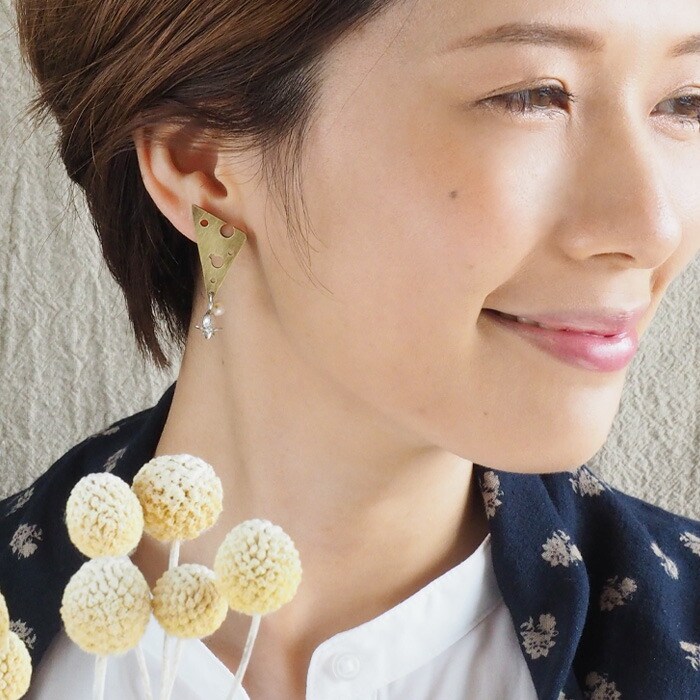 楽天市場】sasakihitomi（ササキヒトミ） ねずみとチーズのピアス 真鍮