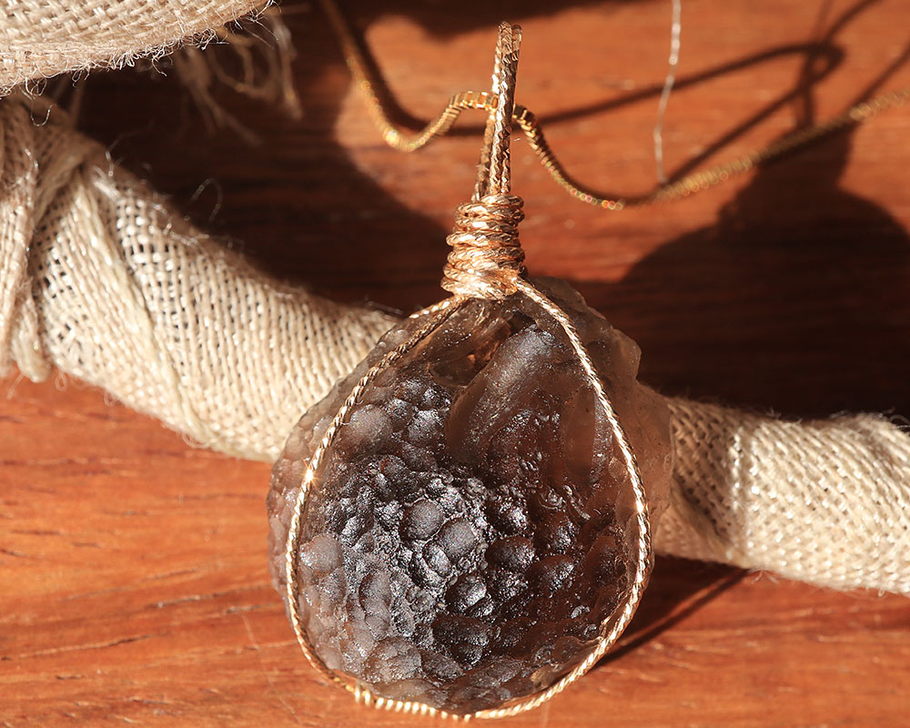 楽天市場】コロンビアナイト 原石 チンターマニ ストーン 隕石 聖なる