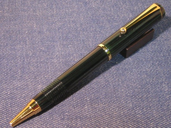 【加藤製作所】セルロイド ボールペン 縦縞グリーン 加藤製作所 セルロイド 万年筆 ペン先14K 縦縞グリーン – キングラム