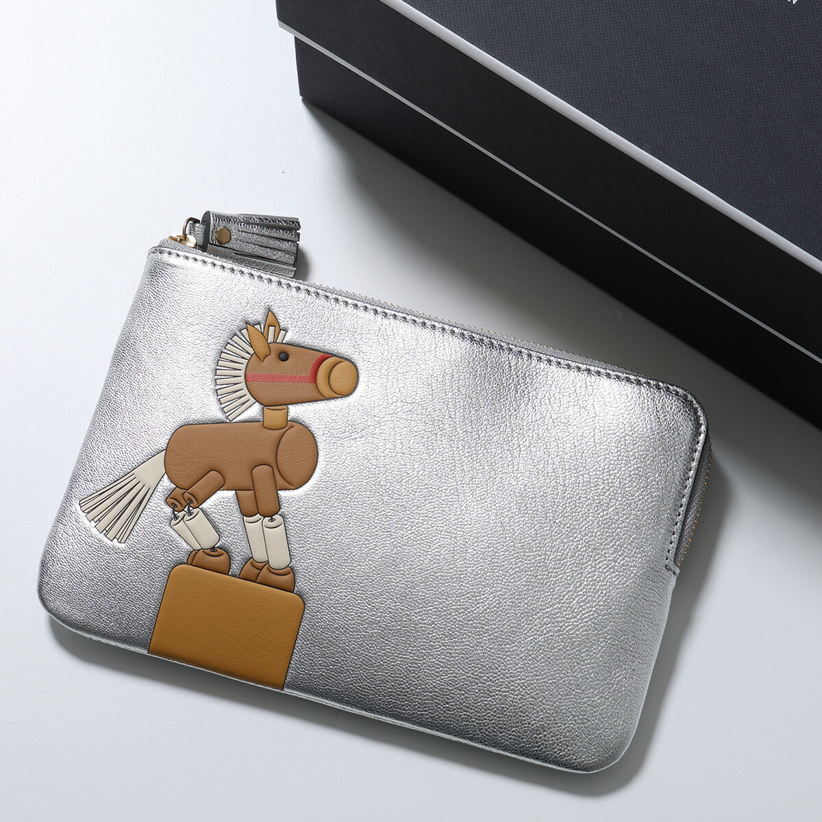 楽天市場】ANYA HINDMARCH アニヤハインドマーチ ポーチ Zip Loose