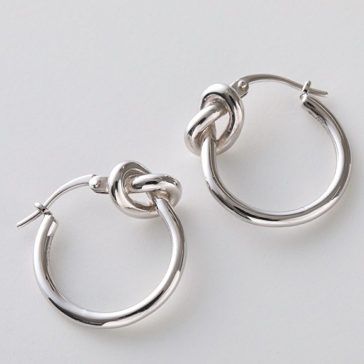 CELINE シルバー ツイストノット フープピアス 大人気【CELINE】ノット