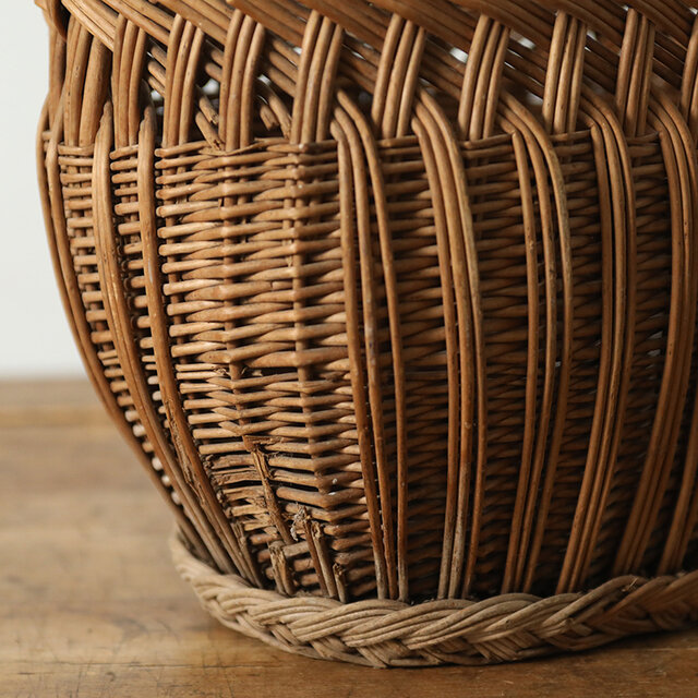 楽天市場】ハンガリー ブロカント バスケット 骨董 蚤の市 でみつけた