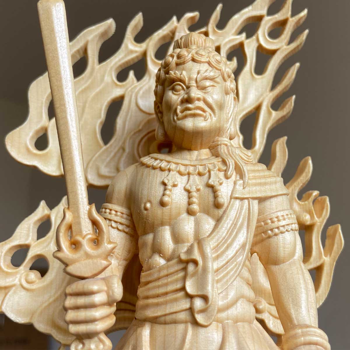 楽天市場】不動明王 27.5cm お不動さん 仏像 守本尊 酉年 炎 光背 木迦