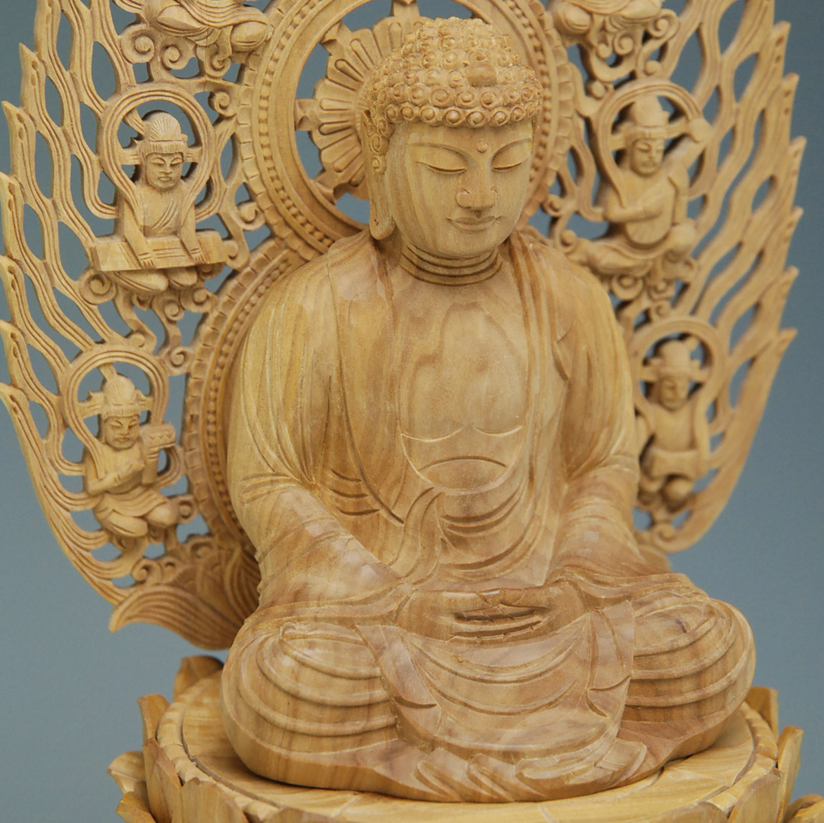 楽天市場】仏像 最高峰の素材 白檀 の 仏像 総 白檀 六角 ケマン 台座