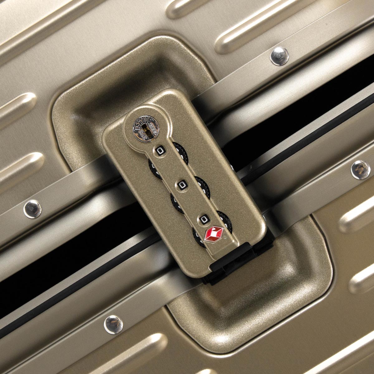 楽天市場】リモワ スーツケース/旅行用バッグ バッグ メンズ