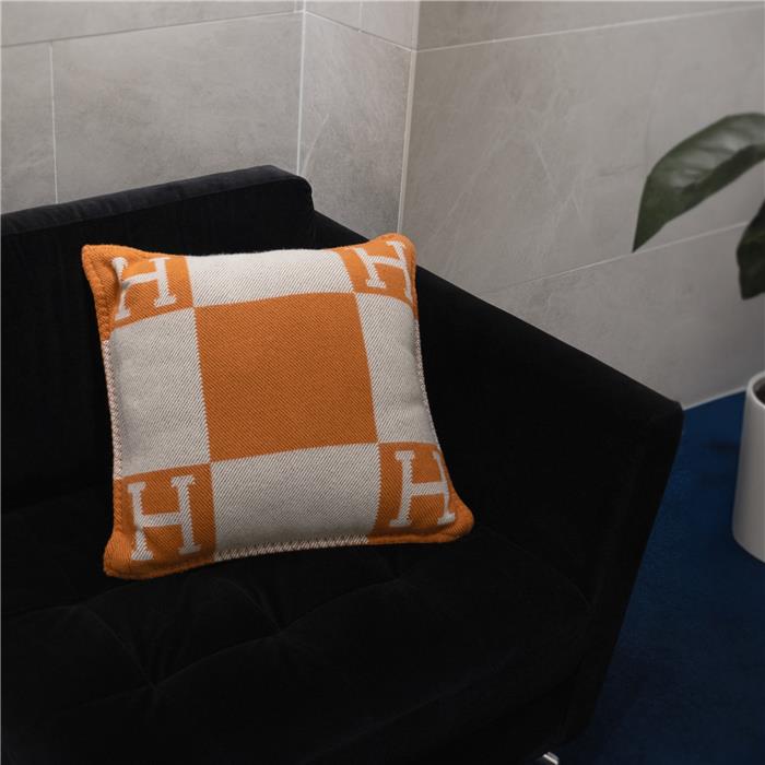 楽天市場】エルメス クッション アヴァロン PM エクリュ / ポティロン