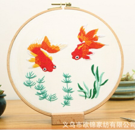 n*u様 ハンドメイド刺繍フレーム 金魚とアメショ さん n*u様