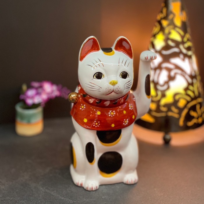 楽天市場】瀬戸焼 赤絵ブチ猫 中 左 赤 87323-579 招き猫 陶器