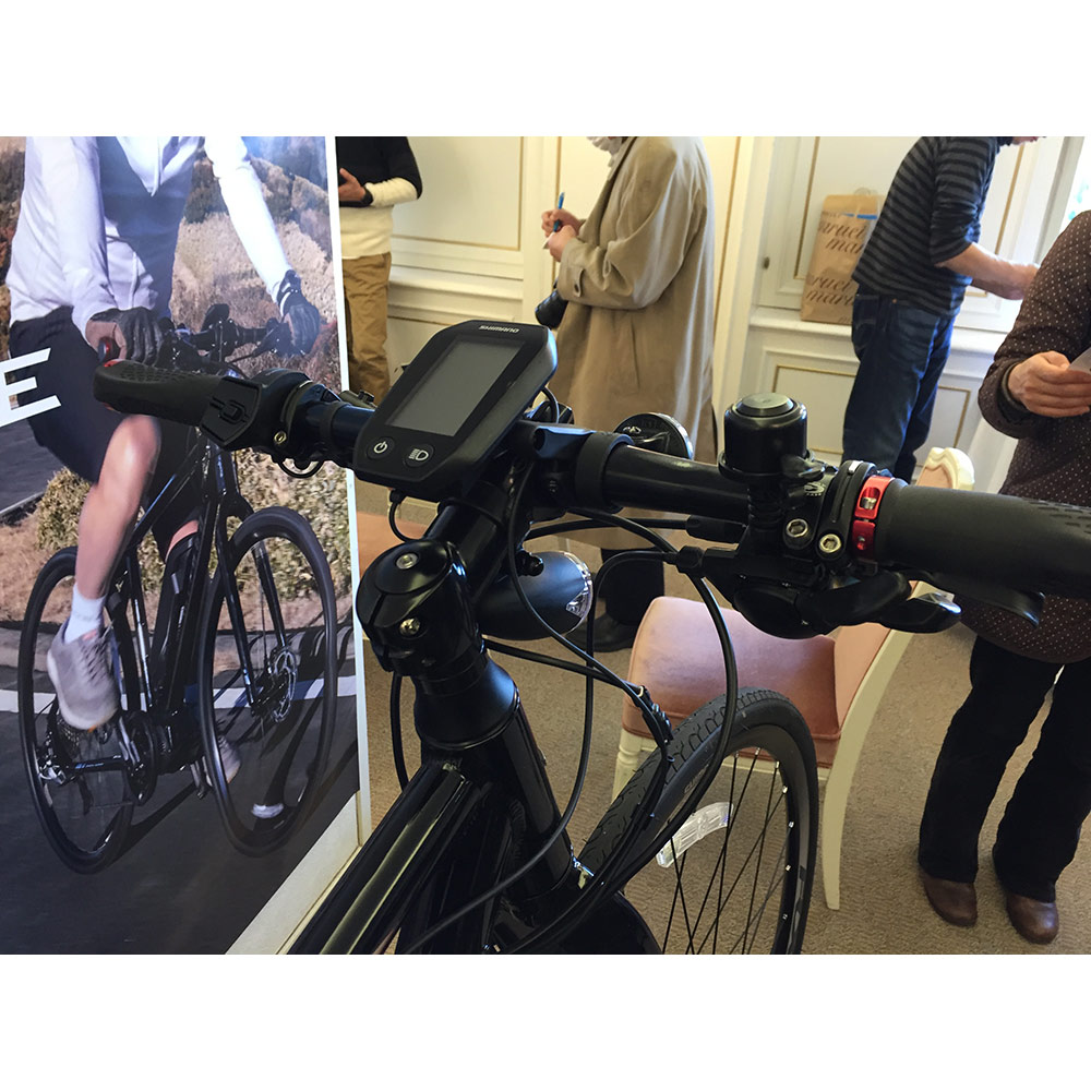 電動アシスト自転車 ホワイト 充電器付き VCR468 クルーズ 鍵 カバー