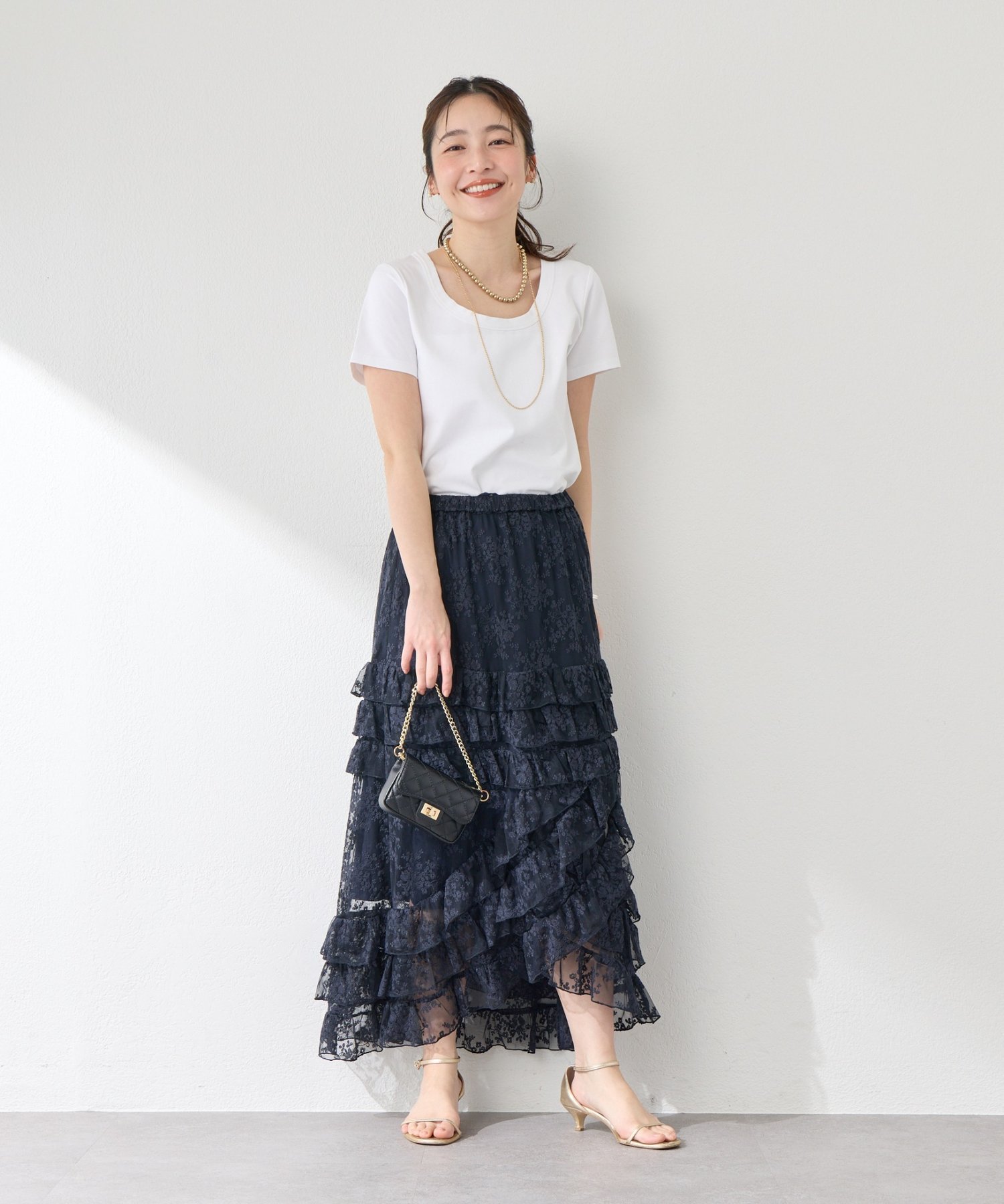 La boutique BonBon｜【デコルテ美人見え】UネックコンパクトTシャツ