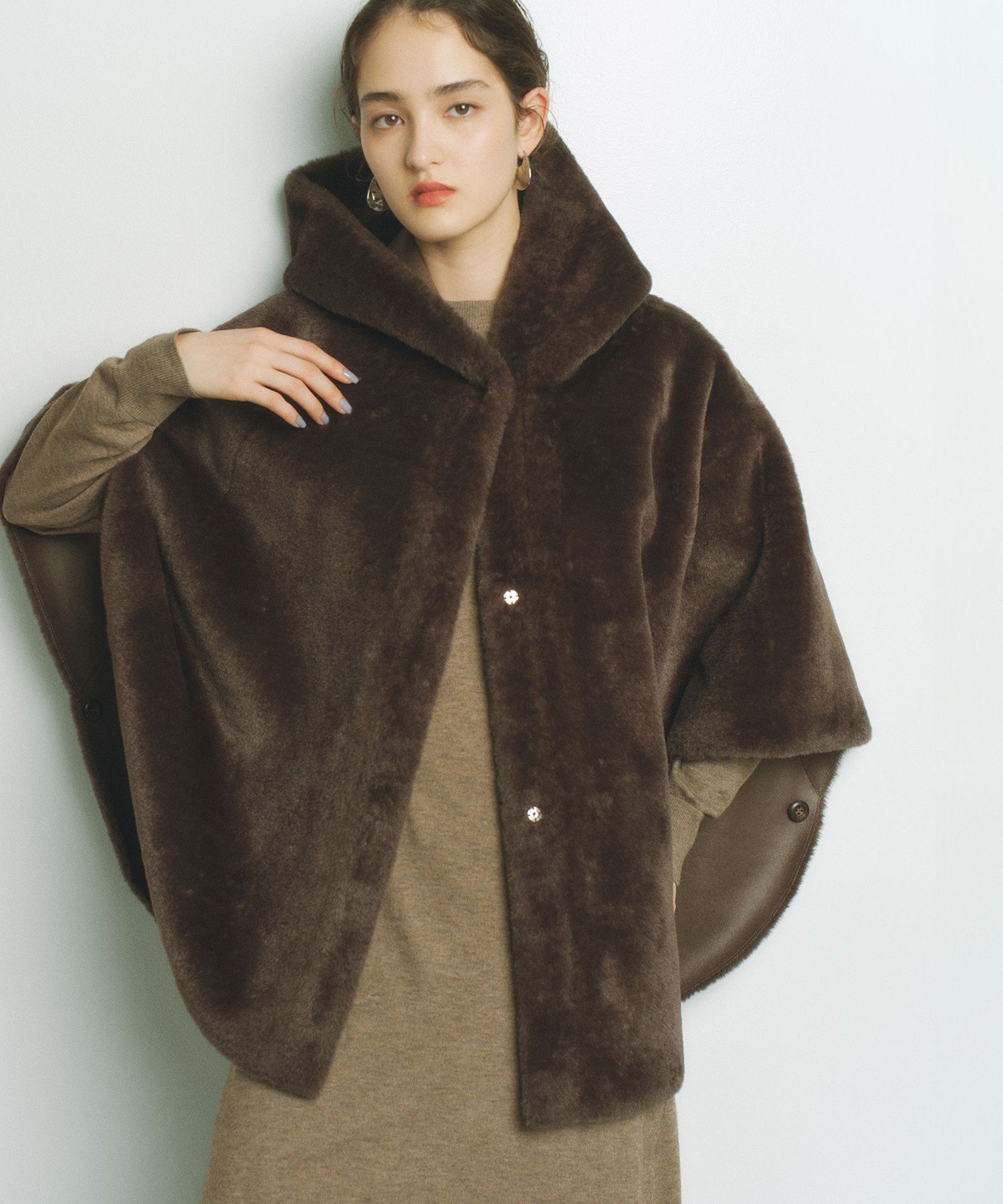 BIANCA｜【2WAYリバーシブル】ショートファーリバーシブルポンチョ