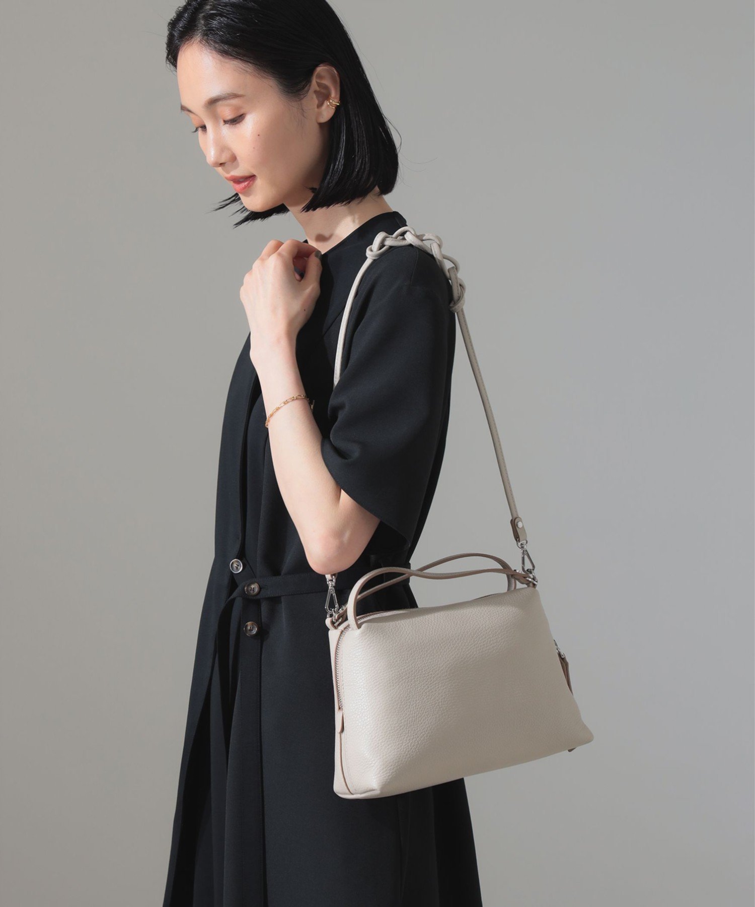 Demi-Luxe BEAMS｜GIANNI CHIARINI / ALIFA レザーショルダーバッグ M