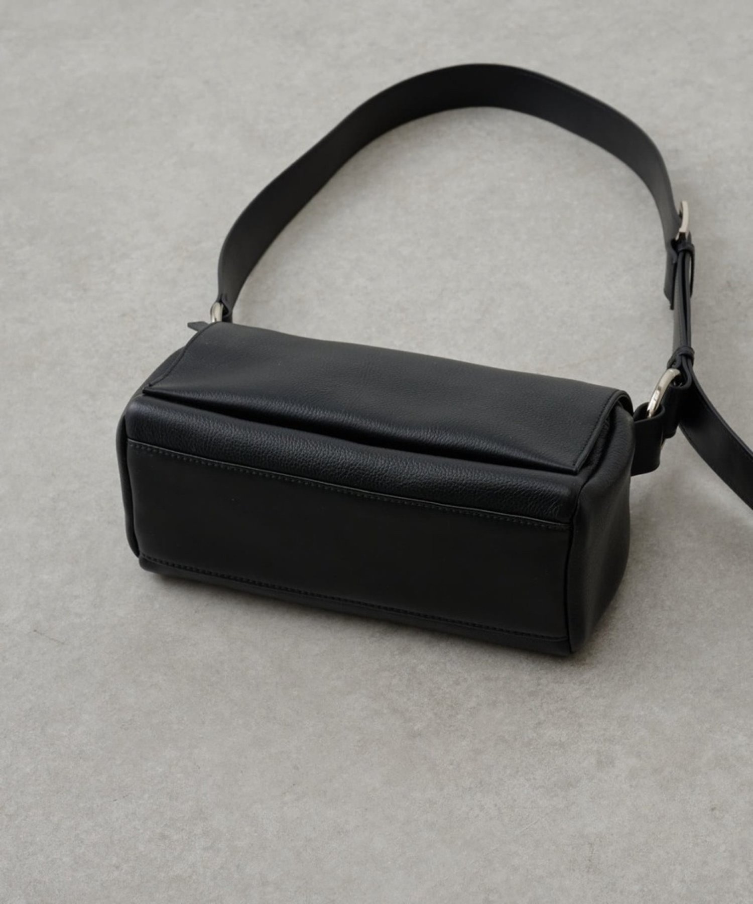 BEARDSLEY｜《本革》レザーボディバッグ | Rakuten Fashion(楽天