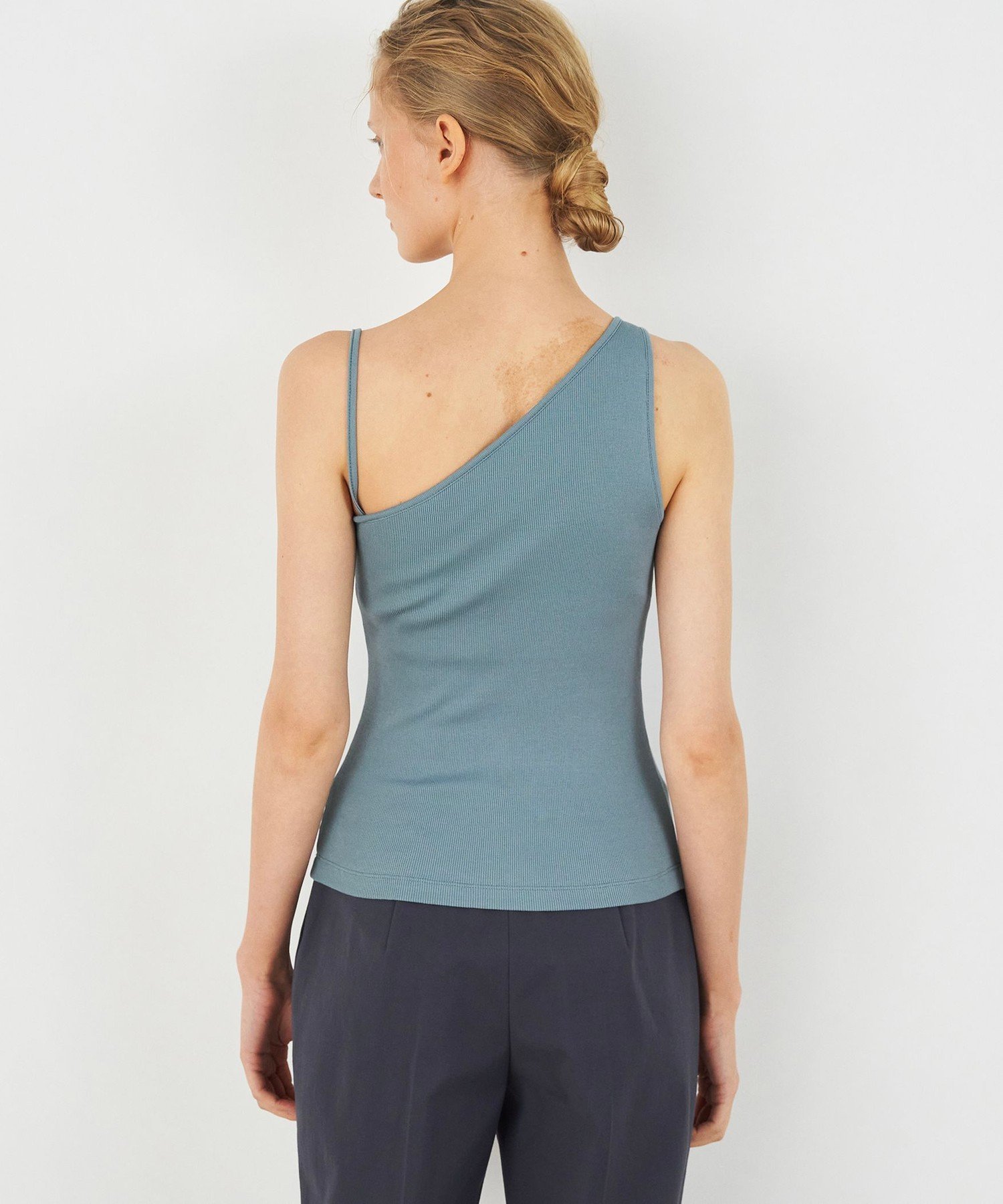 TOMORROWLAND｜スモールライトリブ ワンショルダータンクトップ