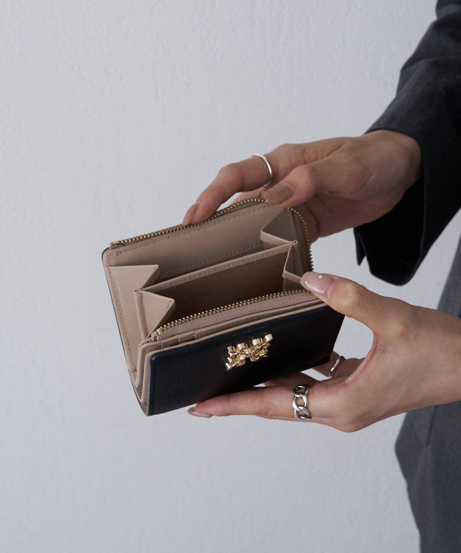 russet｜モノグラムプレートハーフウォレット | Rakuten Fashion(楽天