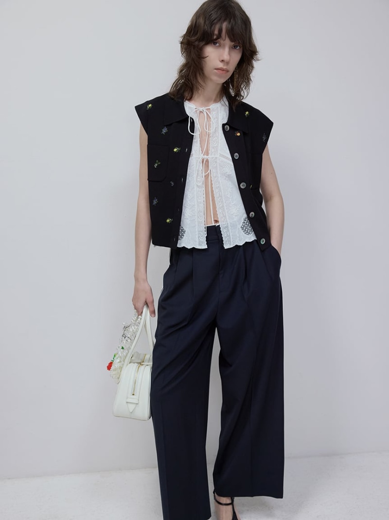 楽天市場】【SALE／40%OFF】フルーツ刺繍ポロカラーノースリニットジレ