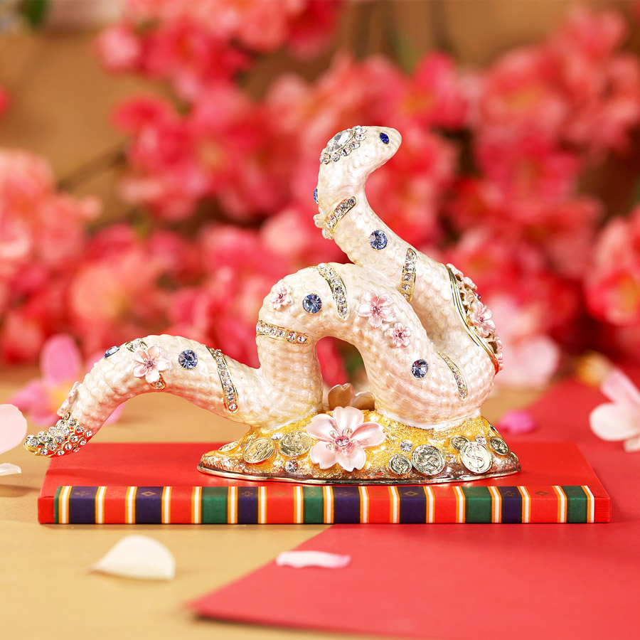 楽天市場】＜桜白蛇 桜小蛇＞白蛇 巳年 干支の置物 ジュエリーボックス