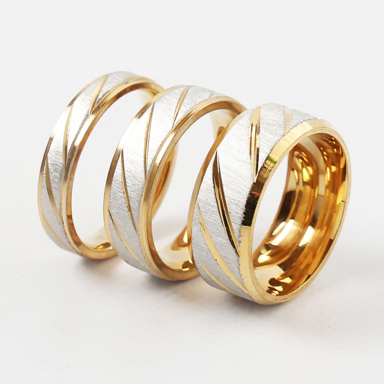 楽天市場】Qroza クローザ 指輪 リング サージカルステンレス 斜め