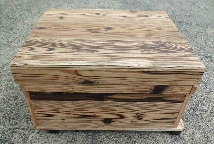 楽天市場】ミツバチ 巣箱 焼杉 浮造り仕上げ幅550×奥行450×高さ340ミリ