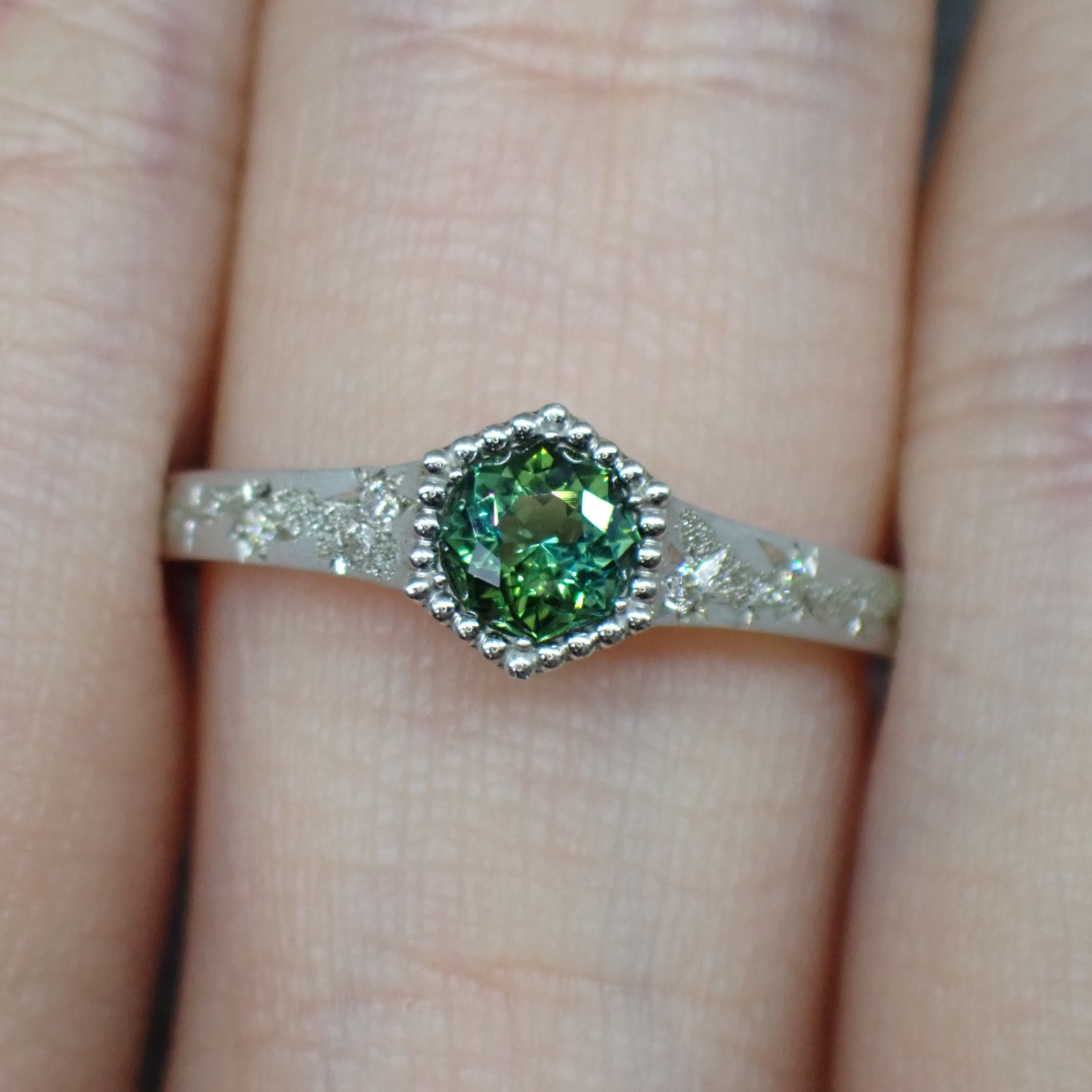 ｻﾝﾁｮさんｶｯﾄ＞キラキラ輝く3兆円カット®☆濃いめの美しいグリーン