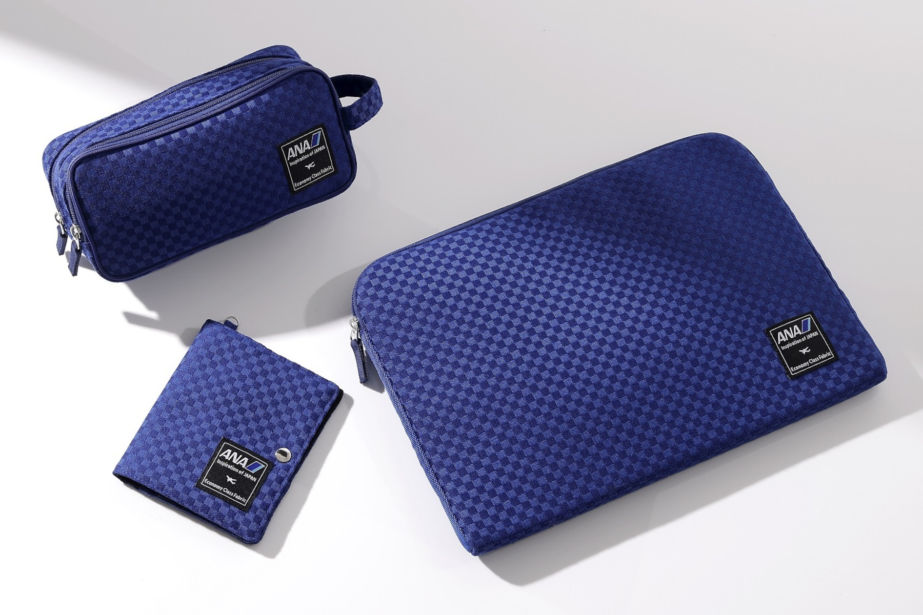 ANA、シート生地を再生したノートPCケース、マスクケース、ガジェット