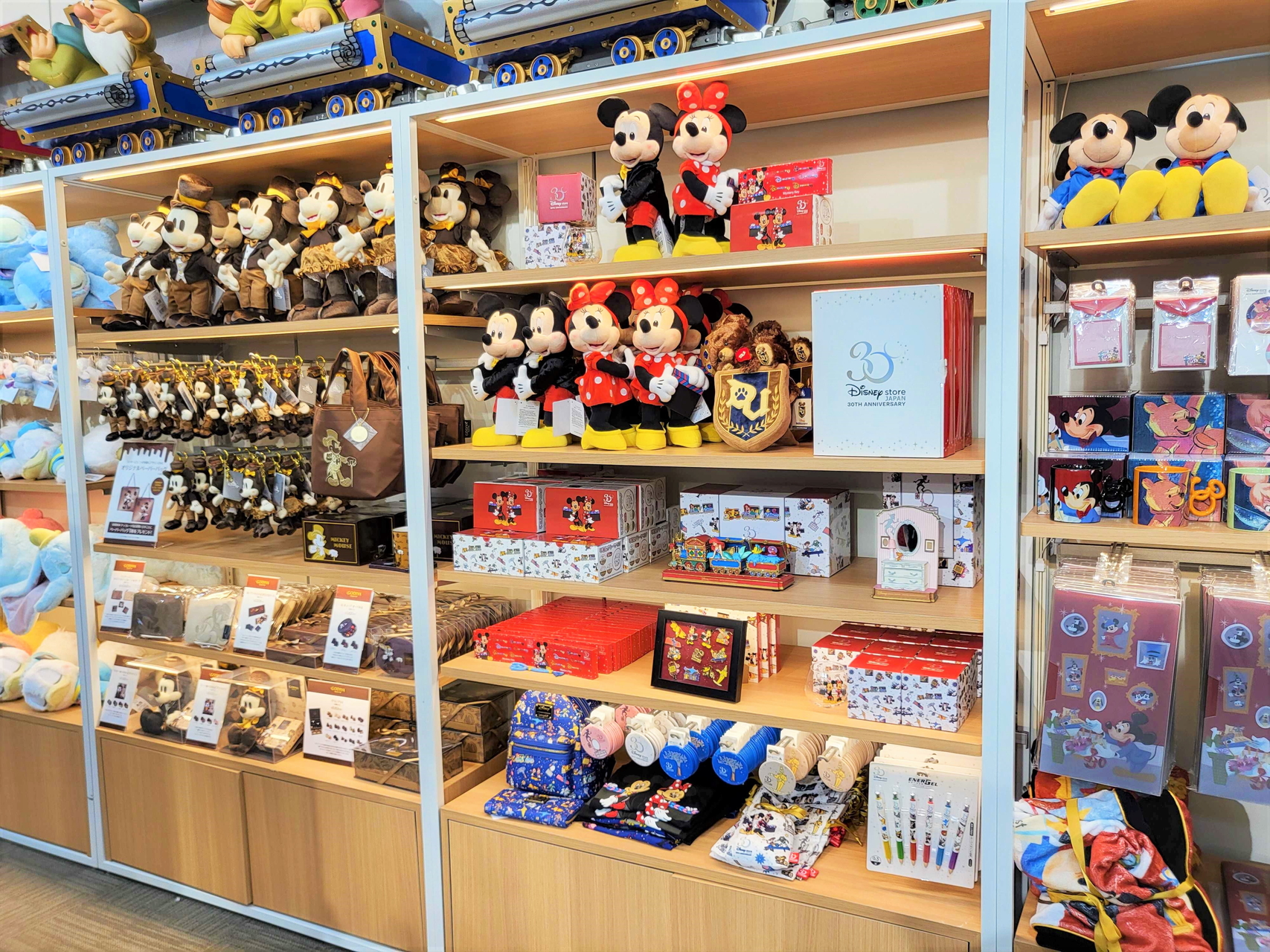 ディズニーストア、大阪で日本上陸30周年ポップアップ。ご当地限定