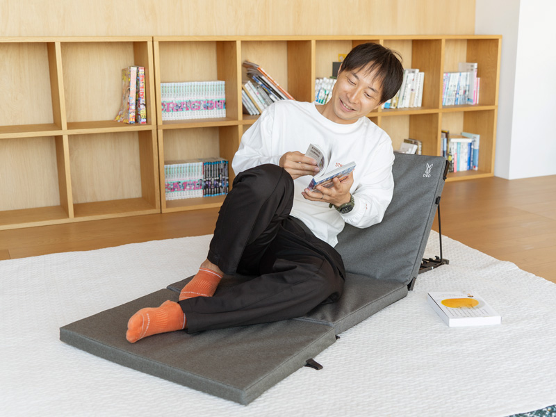 DOD、1人用折りたたみソファ「ザシキソファハーフ」。家やキャンプで