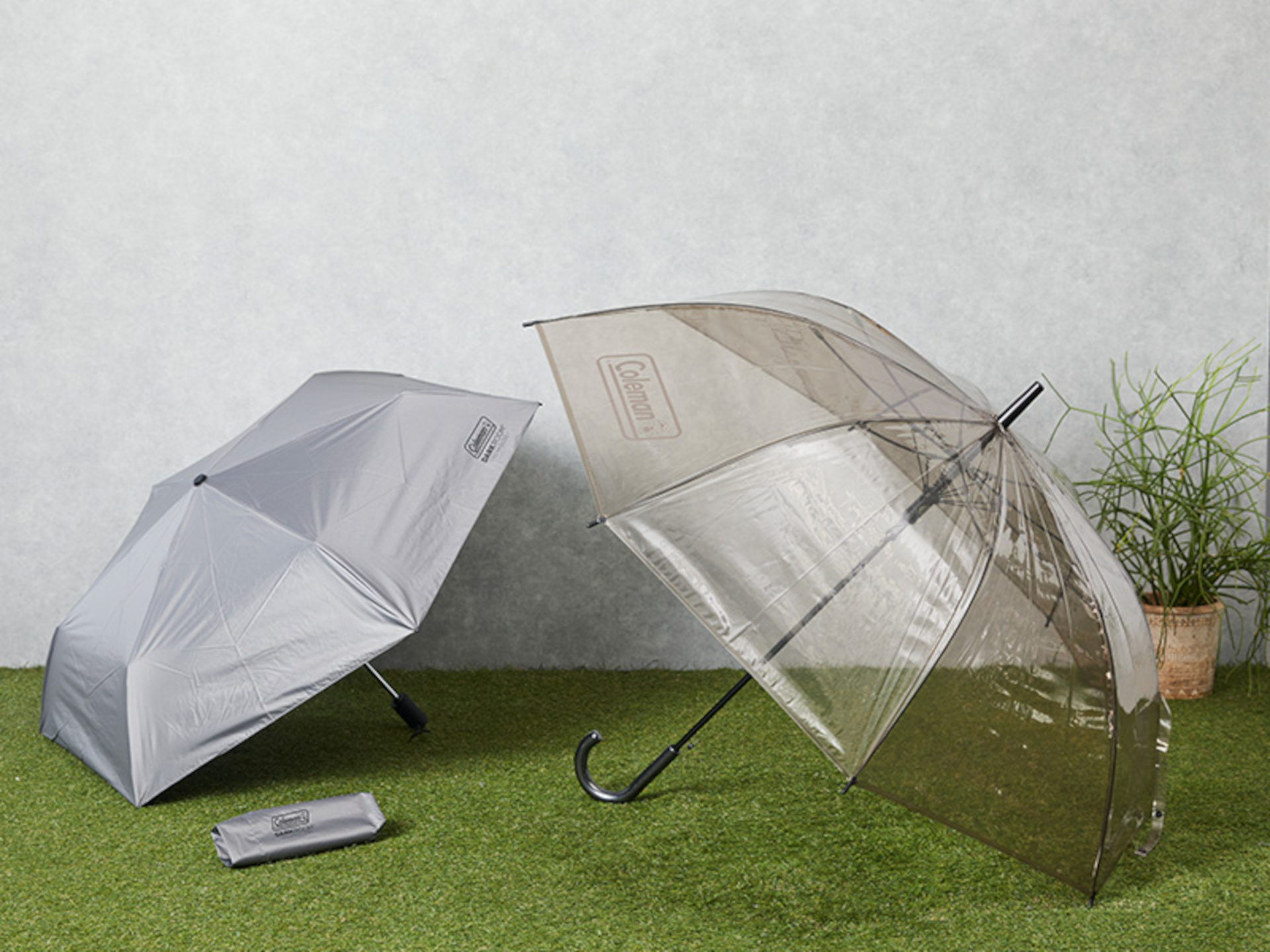 ローソン、コールマンのテント技術応用した「晴雨兼用折りたたみ傘