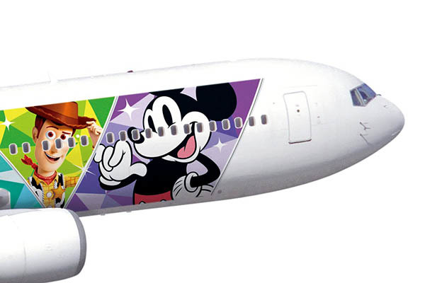 激カラフルなJALの新「ディズニー」特別塗装機誕生へ 「スティッチ」も