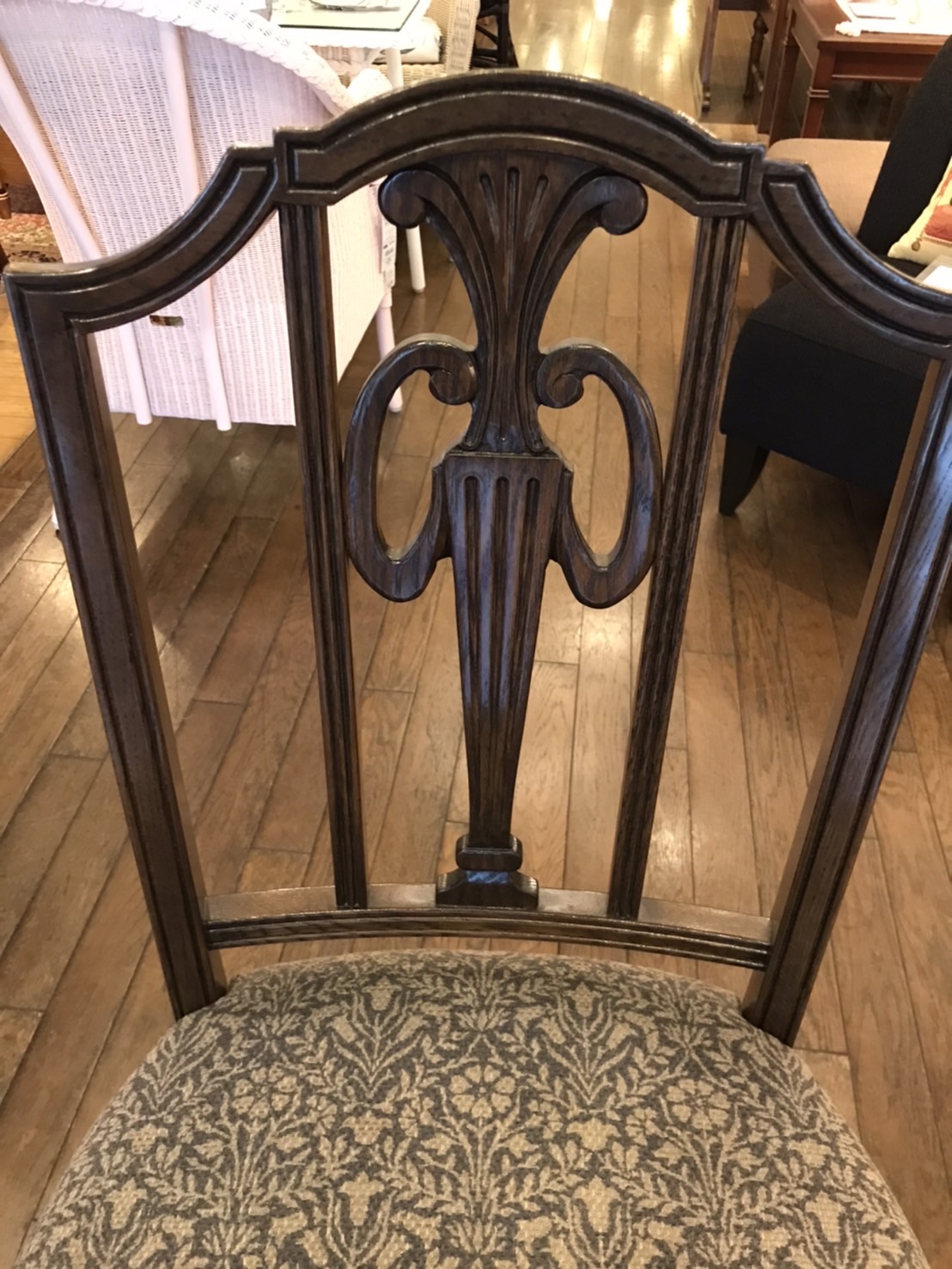 カリモク家具 ドマーニシリーズ「クィーンズライフ」チェア | Tresure