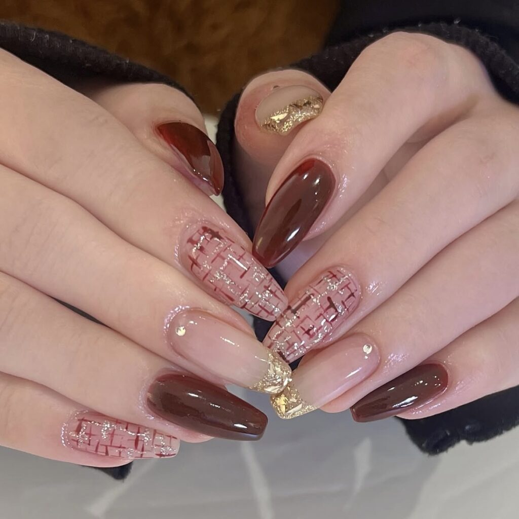 2025年冬トレンド】大人可愛いツイードネイルデザイン12選♡色別・系統