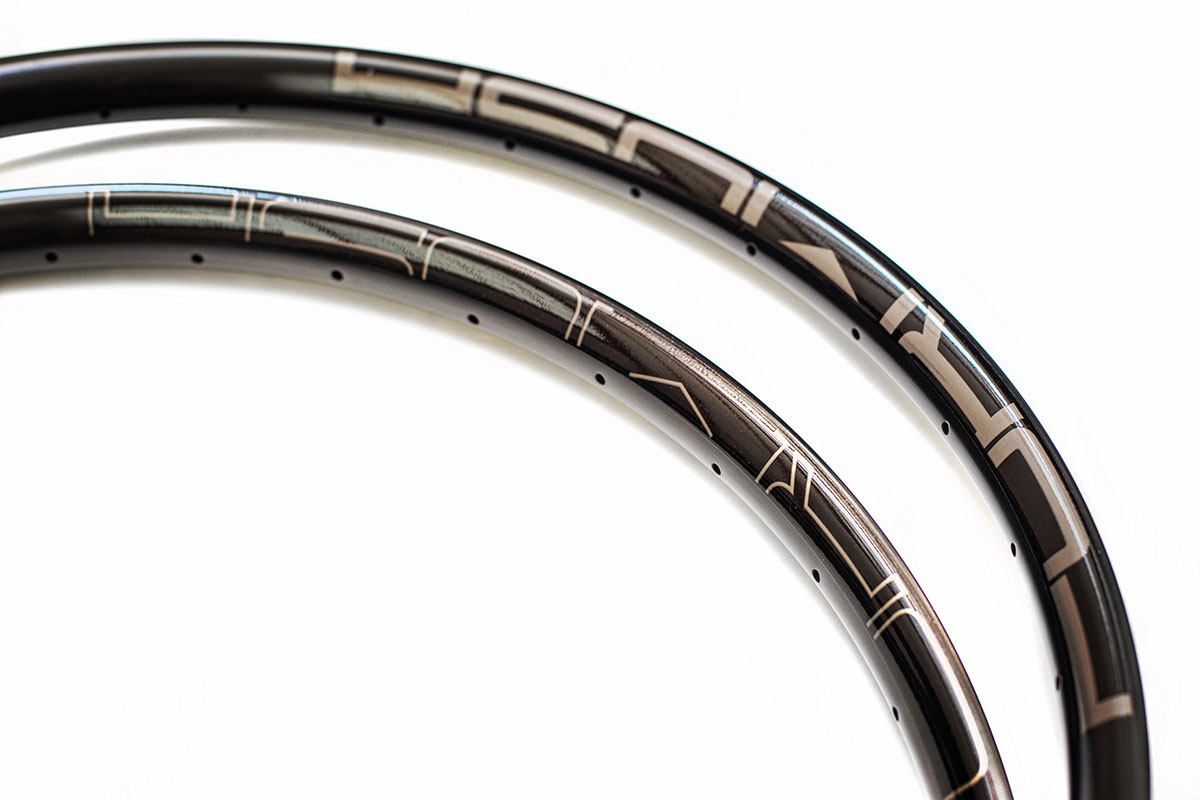 croMOZU275のホイールのリムをカーボン→アルミリムに交換 | TUBAGRA