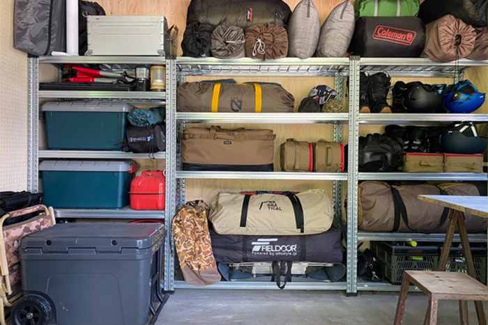 キャンプ道具の収納術｜かさばりがちなキャンプ道具の収納アイデア実例