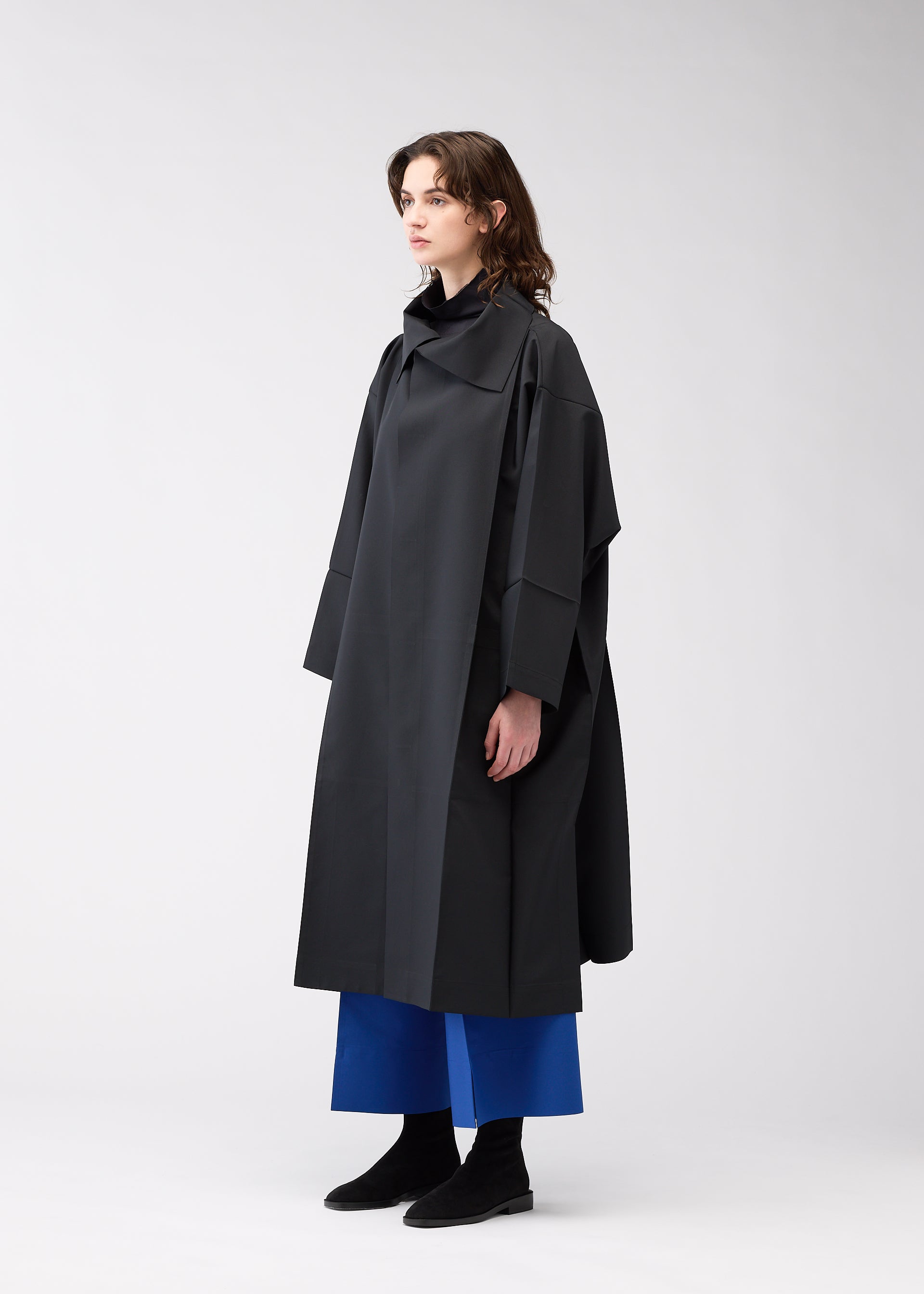132 5. FLAT 2 Coat Black – The official ISSEY MIYAKE ONLINE STORE