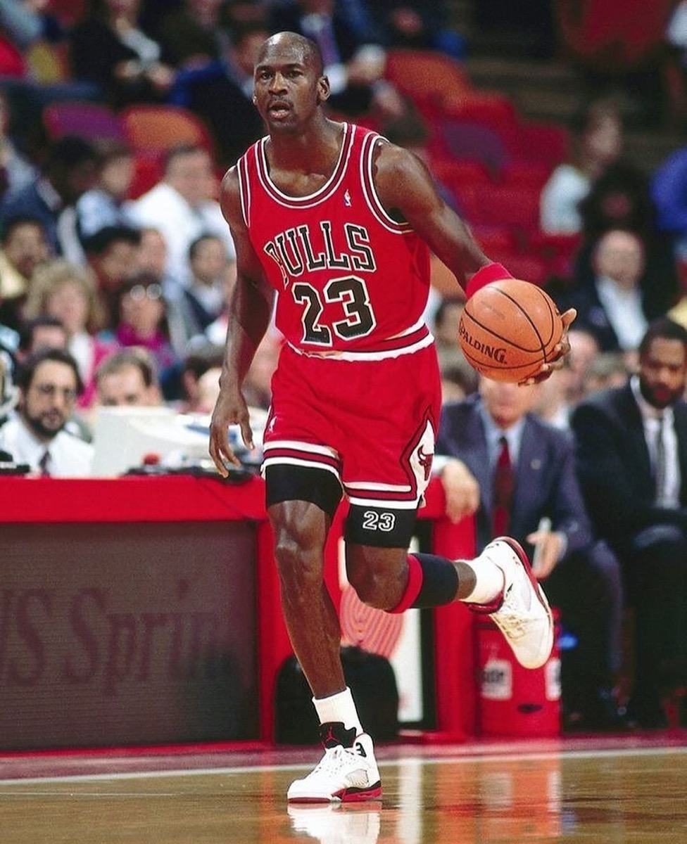 Nike Air Jordan 5 Retro OG “Fire Red Black Tongue”が国内9月13日