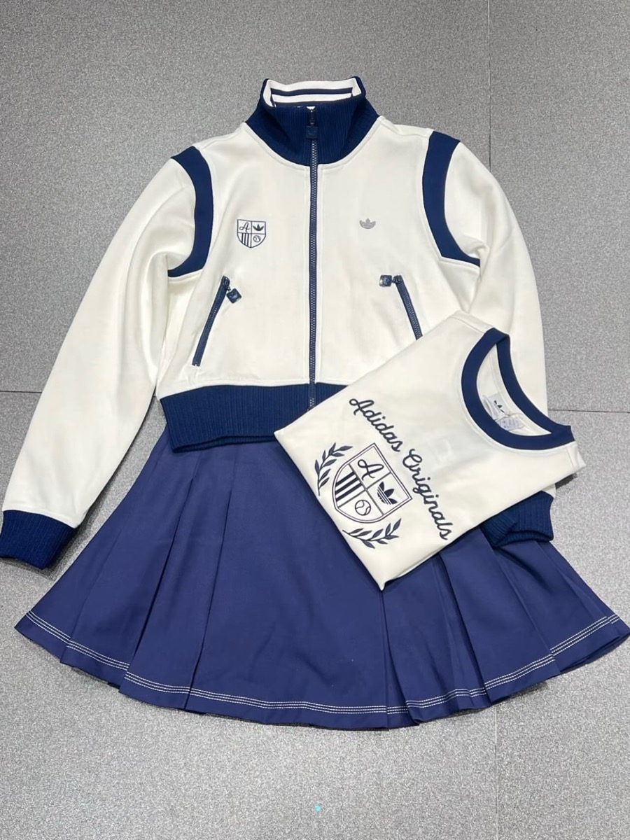 adidas『Retro Sports Club Track Top “White/Navy”』が登場 ［JM8022