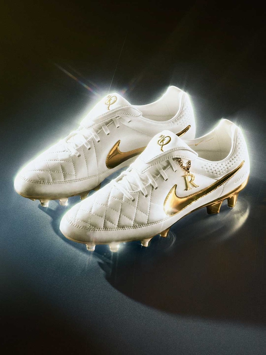 Ronaldinho x Nike Tiempo Legend FG SE “Touch of Gold”が国内12月10
